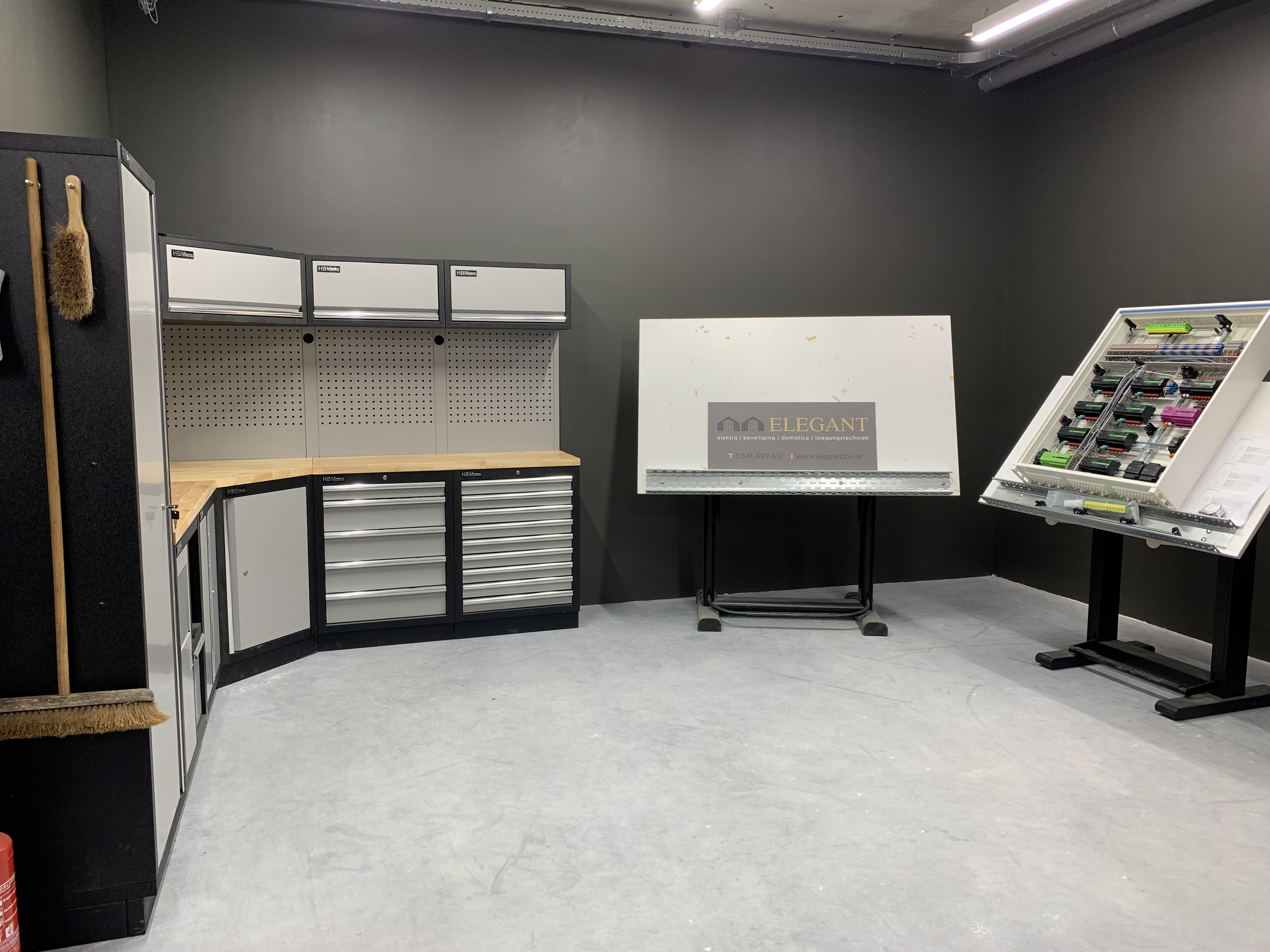 Magazijn-werkplaats-wagenpark 
